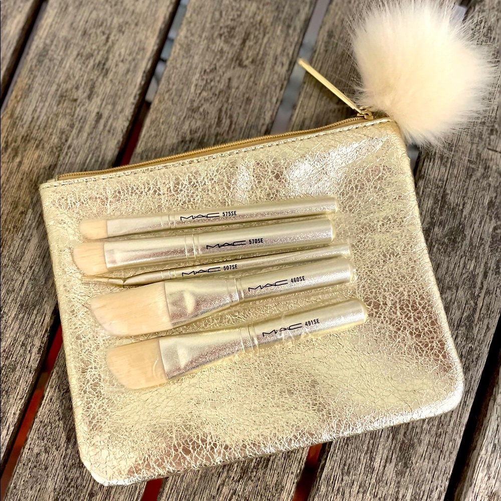 MAC cosmetics snowball travel brush set